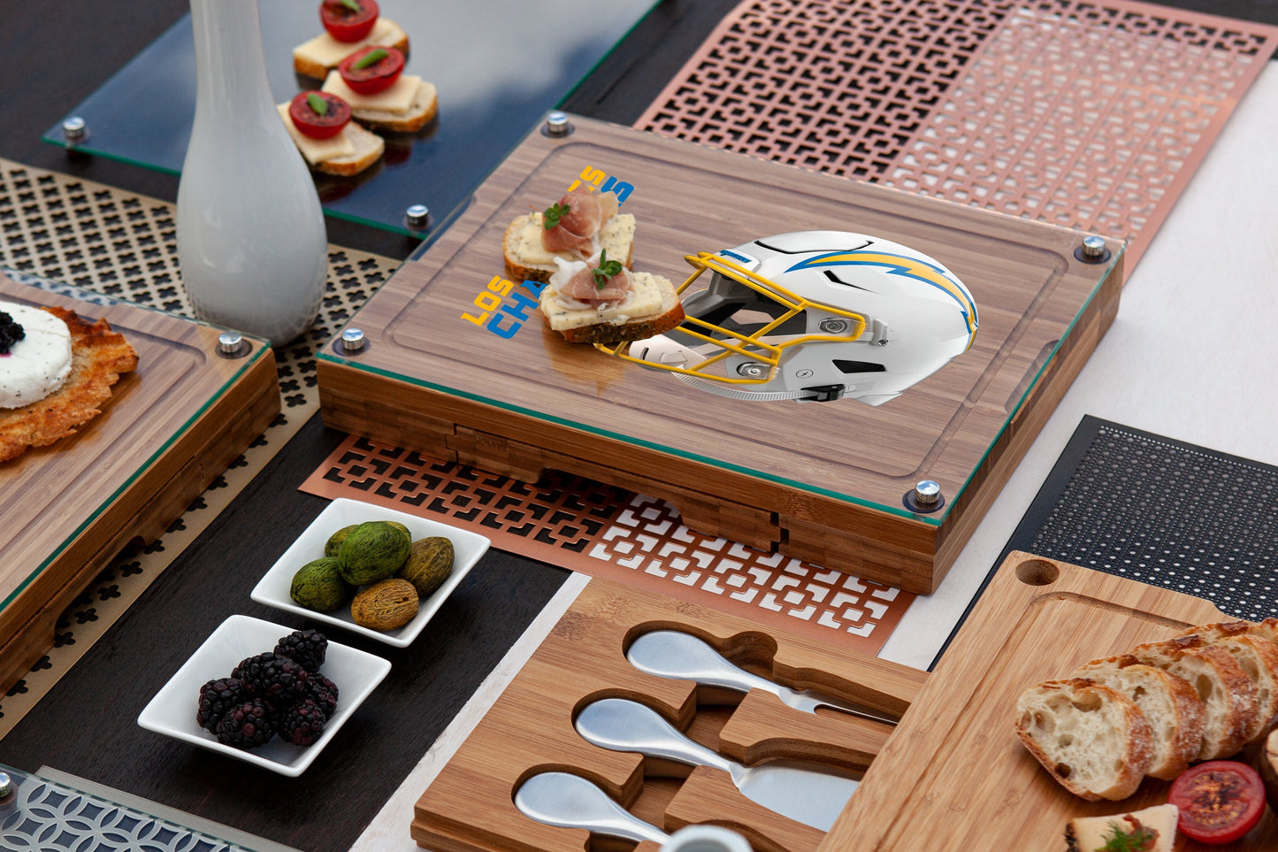 Los Angeles Rams - Concerto Glass Top Cheese Cutting Board & Tools Set