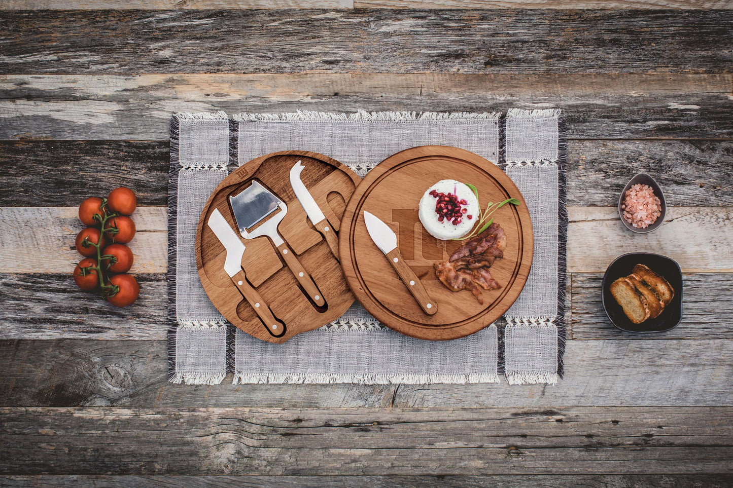 New York Giants - Acacia Circo Cheese Cutting Board & Tools Set