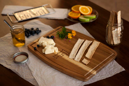 Cal State Fullerton Titans - Ovale Acacia Cutting Board