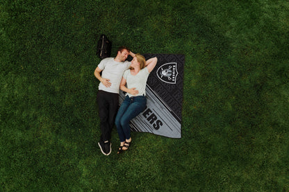 Las Vegas Raiders - Impresa Picnic Blanket